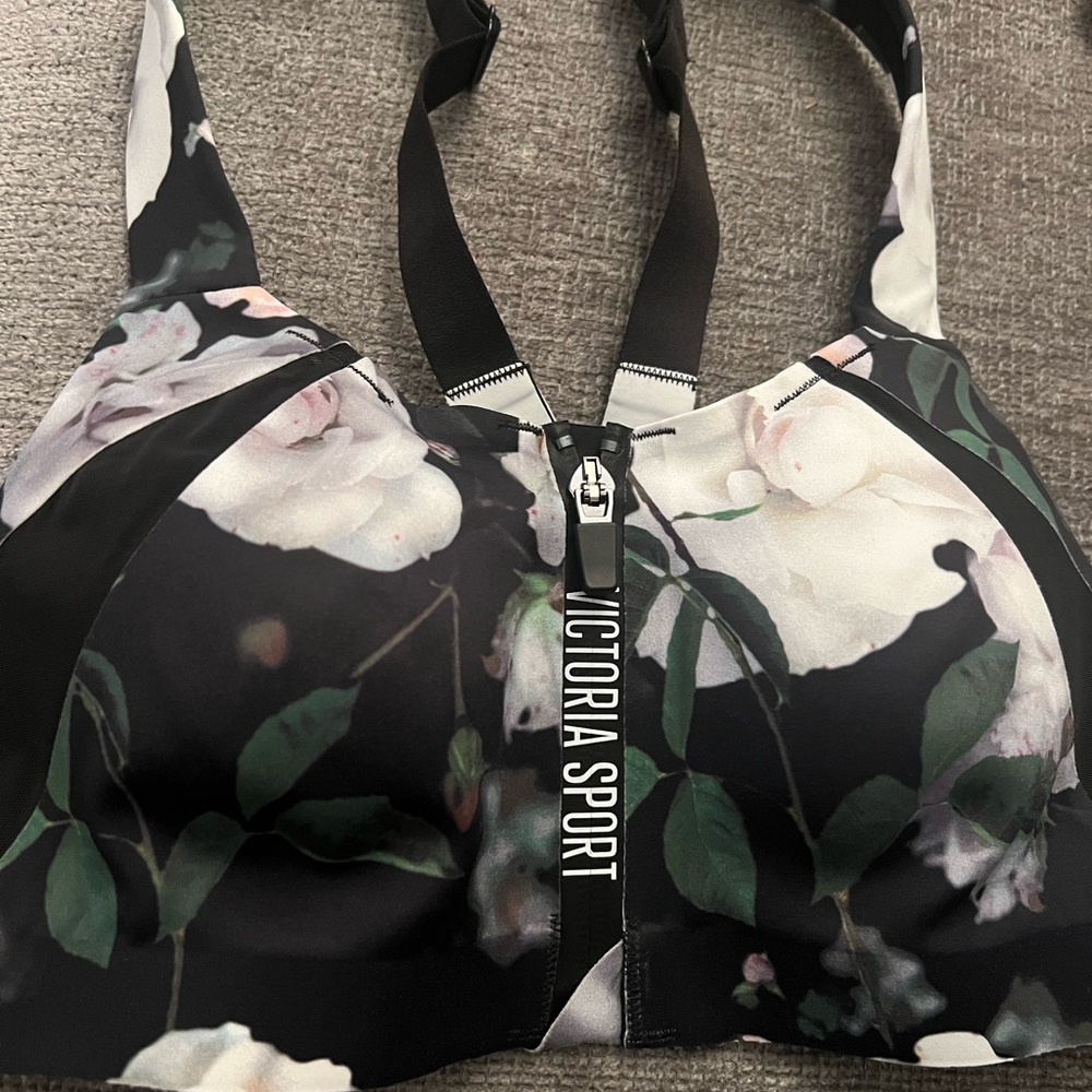 Victoria’s Secret very sexy sports bra. Size 30 B